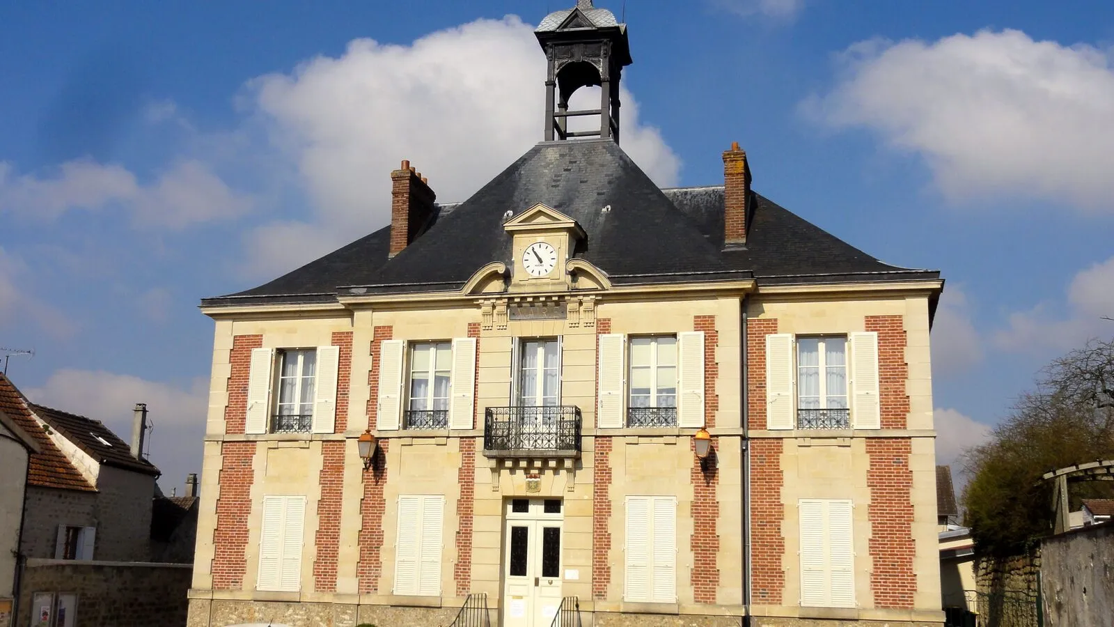 Boissy-l'Aillerie, Val-d'Oise (95) — Village desservi par le train, proche d'Osny